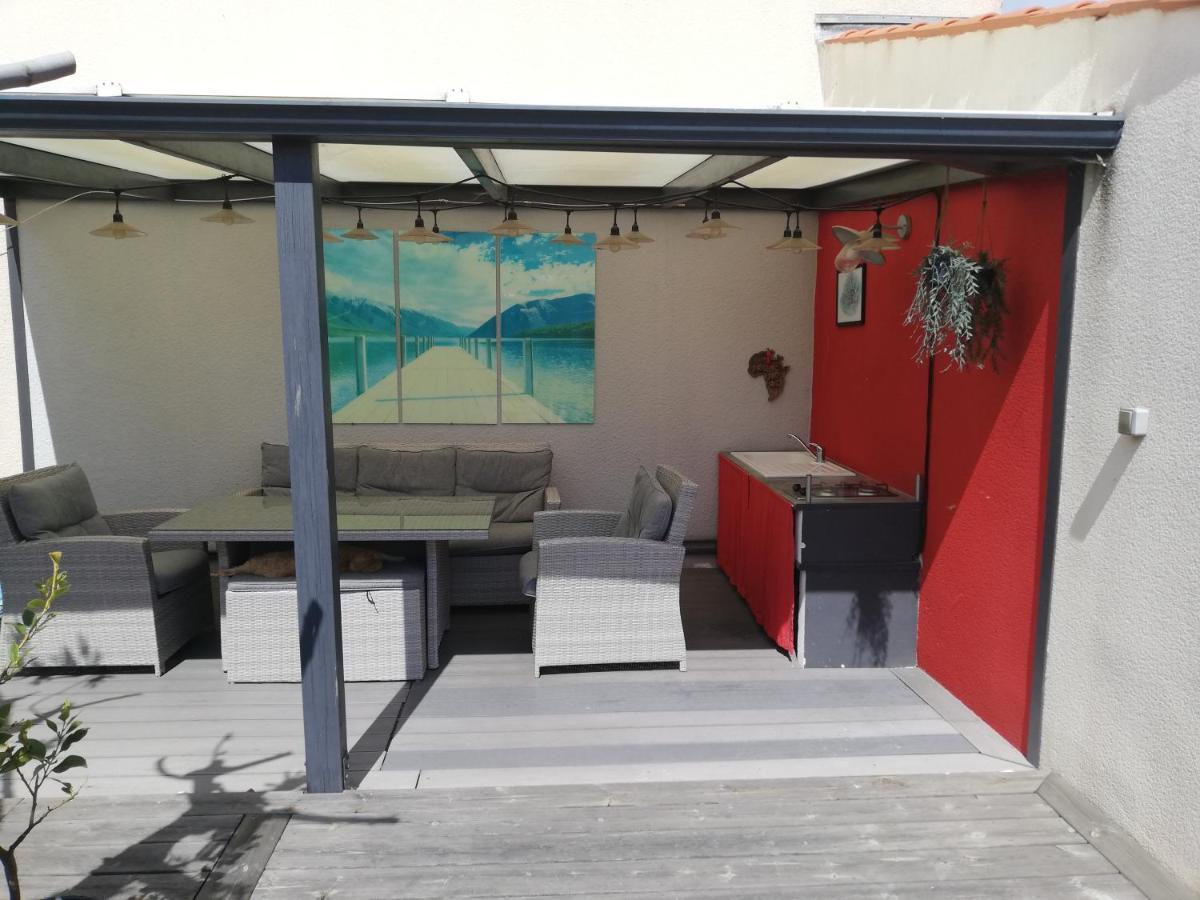 Studio Independant Chez L'Habitant Avec Piscine Et Cuisine Exterieures Ла Рошел Екстериор снимка